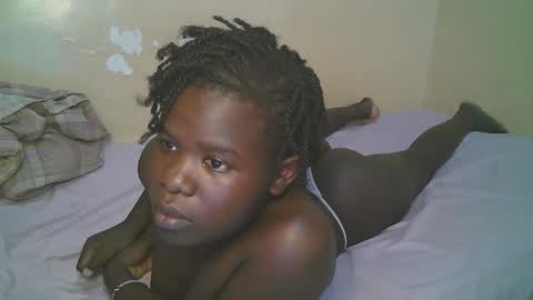 Snapshot of queen_latasha chatting on April 11, 7:45 am queen_latasha online show from April 11, 7:45 am
