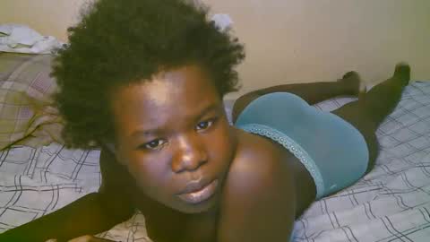 Snapshot of queen_latasha chatting on April 18, 9:46 am queen_latasha online show from April 18, 9:46 am