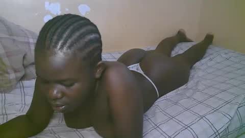 Snapshot of queen_latasha chatting on April 21, 5:47 am queen_latasha online show from April 21, 5:47 am