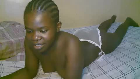 Snapshot of queen_latasha chatting on April 21, 6:34 pm queen_latasha online show from April 21, 6:34 pm
