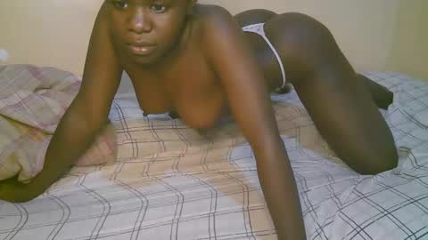 Snapshot of queen_latasha chatting on April 28, 8:14 pm queen_latasha online show from April 28, 8:14 pm