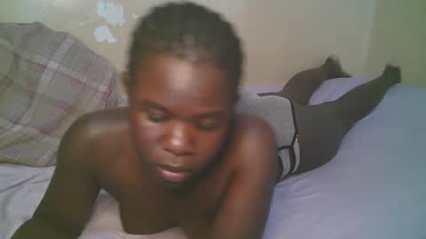 Snapshot of queen_latasha chatting on April 29, 8:18 am queen_latasha online show from April 29, 8:18 am