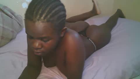 Snapshot of queen_latasha chatting on April 30, 7:47 am queen_latasha online show from April 30, 7:47 am