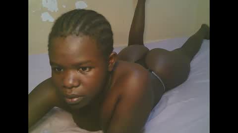 Snapshot of queen_latasha chatting on May 1, 2:16 am queen_latasha online show from May 1, 2:16 am