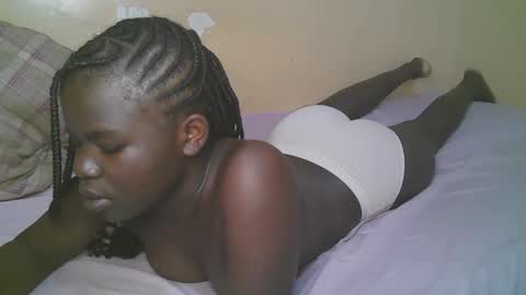 Snapshot of queen_latasha chatting on May 3, 2:50 am queen_latasha online show from May 3, 2:50 am