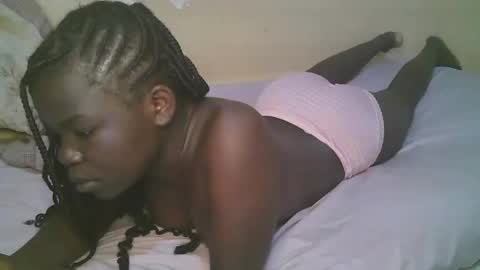 Snapshot of queen_latasha chatting on May 6, 2:08 am queen_latasha online show from May 6, 2:08 am