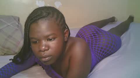 Snapshot of queen_latasha chatting on May 7, 2:39 am queen_latasha online show from May 7, 2:39 am