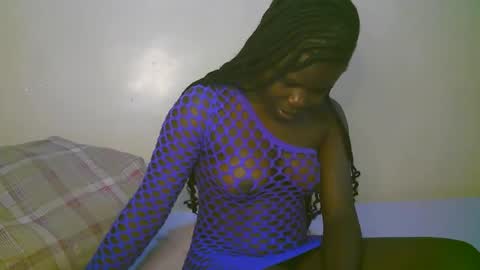 Snapshot of queen_latasha chatting on May 8, 6:19 am queen_latasha online show from May 8, 6:19 am