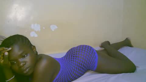 Snapshot of queen_latasha chatting on May 8, 6:46 pm queen_latasha online show from May 8, 6:46 pm