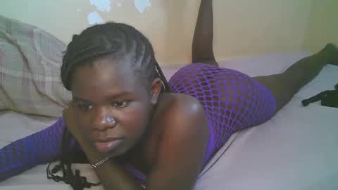 Snapshot of queen_latasha chatting on May 9, 7:57 am queen_latasha online show from May 9, 7:57 am