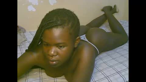 Snapshot of queen_latasha chatting on May 16, 2:41 am queen_latasha online show from May 16, 2:41 am