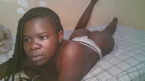 Snapshot of queen_latasha chatting on May 17, 4:10 am queen_latasha online show from May 17, 4:10 am