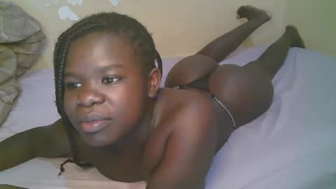 Snapshot of queen_latasha chatting on May 19, 4:41 am queen_latasha online show from May 19, 4:41 am