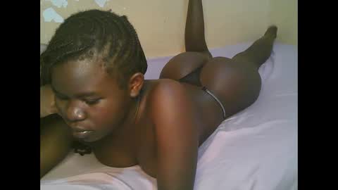 Snapshot of queen_latasha chatting on May 20, 7:58 am queen_latasha online show from May 20, 7:58 am