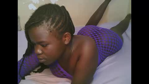 Snapshot of queen_latasha chatting on May 21, 8:21 am queen_latasha online show from May 21, 8:21 am