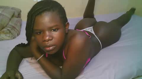 Snapshot of queen_latasha chatting on May 24, 5:12 am queen_latasha online show from May 24, 5:12 am