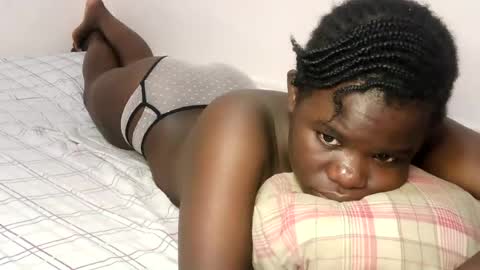 Snapshot of queen_latasha chatting on July 23, 9:13 pm queen_latasha online show from July 23, 9:13 pm