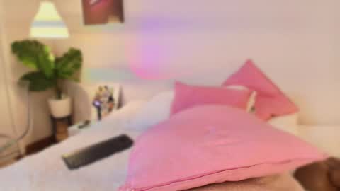 Snapshot of queen_liana chatting on February 17, 5:04 am Liana online show from February 17, 5:04 am