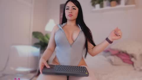 Snapshot of queen_liana chatting on March 21, 8:19 am Liana online show from March 21, 8:19 am