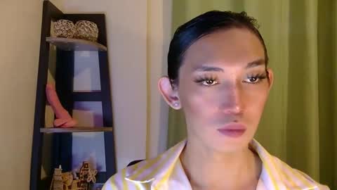 Queen Lucifer online show from February 8, 1:47 pm