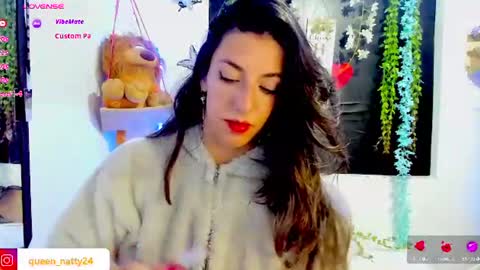 Snapshot of queen_natttyy chatting on July 2, 2:33 am queen_natttyy online show from July 2, 2:33 am