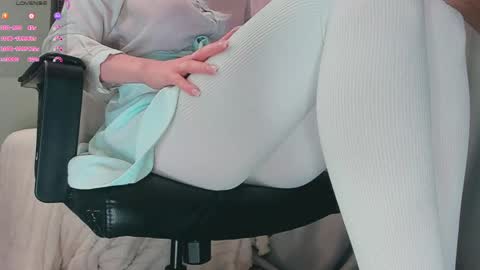 Snapshot of queen_nylon chatting on May 6, 2:55 pm Carly online show from May 6, 2:55 pm