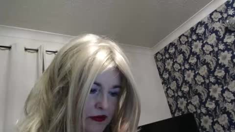 Snapshot of queen_of_the_deck chatting on June 1, 2:46 am Topaz blue dreamo989n999 online show from June 1, 2:46 am