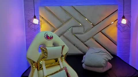   online show from December 4, 11:41 am