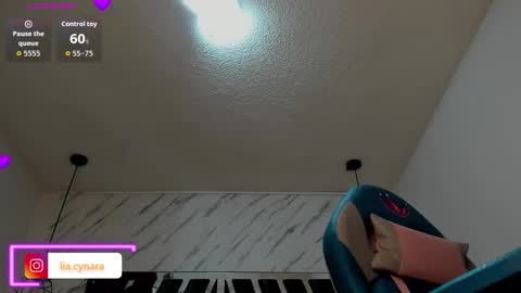 Snapshot of queen_perla_ chatting on September 20, 11:33 am online show from September 20, 11:33 am