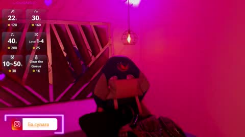 Snapshot of queen_perla_ chatting on October 1, 11:16 am online show from October 1, 11:16 am