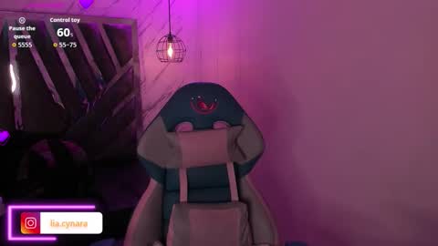 Snapshot of queen_perla_ chatting on October 4, 11:19 am online show from October 4, 11:19 am