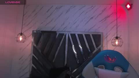 Snapshot of queen_perla_ chatting on October 13, 11:32 am online show from October 13, 11:32 am