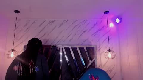 Snapshot of queen_perla_ chatting on October 15, 11:21 am online show from October 15, 11:21 am