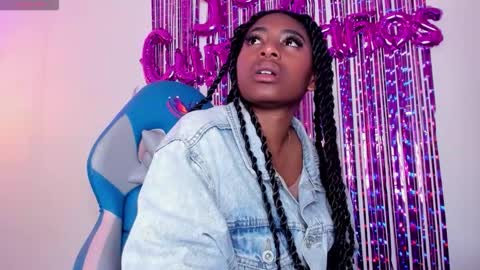 Snapshot of queen_perla_ chatting on October 19, 12:28 pm online show from October 19, 12:28 pm