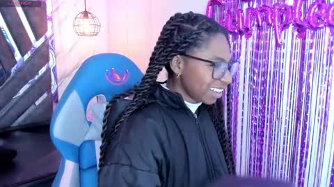 Snapshot of queen_perla_ chatting on October 22, 12:05 pm online show from October 22, 12:05 pm