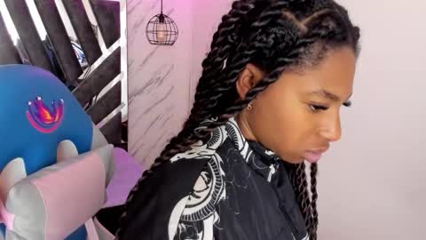 Snapshot of queen_perla_ chatting on October 25, 12:13 pm online show from October 25, 12:13 pm