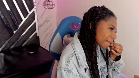 Snapshot of queen_perla_ chatting on October 30, 2:46 am online show from October 30, 2:46 am