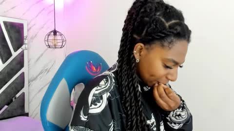 Snapshot of queen_perla_ chatting on November 7, 11:32 am online show from November 7, 11:32 am