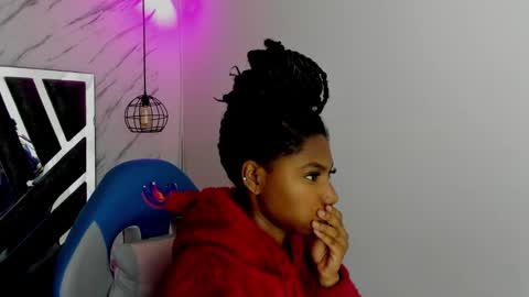 Snapshot of queen_perla_ chatting on November 13, 11:20 am online show from November 13, 11:20 am