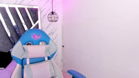 Snapshot of queen_perla_ chatting on November 14, 11:20 am online show from November 14, 11:20 am