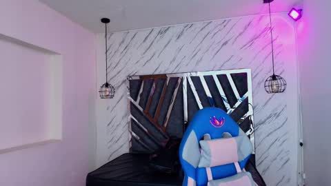 Snapshot of queen_perla_ chatting on November 20, 11:43 am online show from November 20, 11:43 am