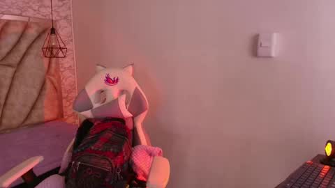 Snapshot of queen_perla_ chatting on November 24, 11:21 am online show from November 24, 11:21 am