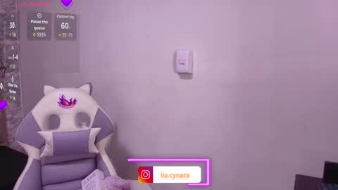 Snapshot of queen_perla_ chatting on November 25, 11:21 am online show from November 25, 11:21 am