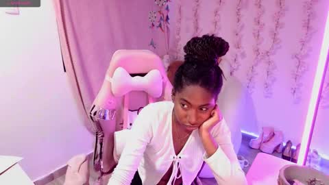 Snapshot of queen_perla_ chatting on December 22, 12:02 pm online show from December 22, 12:02 pm