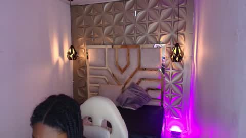   online show from February 21, 11:55 am