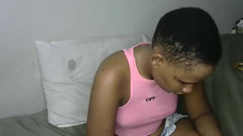 Snapshot of queen_polite chatting on November 18, 1:04 pm queen_polite online show from November 18, 1:04 pm