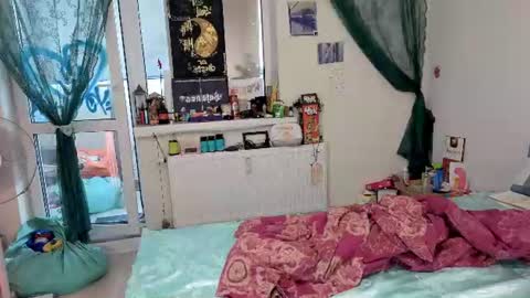 queen_x_joker online show from June 13, 1:20 pm
