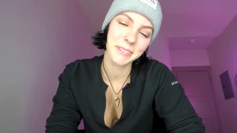 Snapshot of queenb2626 chatting on December 15, 2:30 am Queen Blaire online show from December 15, 2:30 am