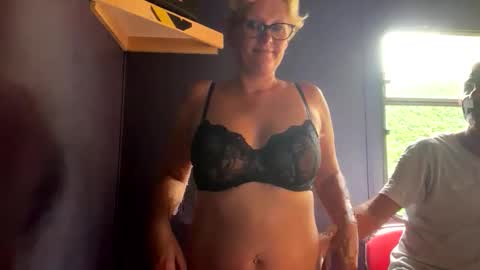 Snapshot of queenbeeangel chatting on May 20, 1:50 pm Angel online show from May 20, 1:50 pm
