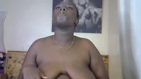 Snapshot of queenbeka chatting on February 28, 3:18 am queenbeka online show from February 28, 3:18 am